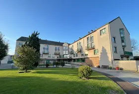 emeis-residence-europe-entree-exterieur-jardin