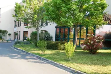 maison de retraite les charentes 13