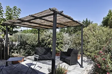 maison de retraite l oustau de leo saint saturnin les avignon 84 jardin