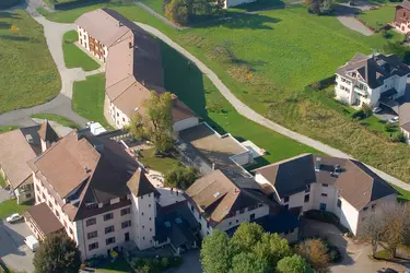clinique du chateau de bon attrait vue aerienne 1