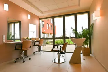 cliniquedessacres salondecoiffure