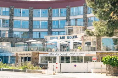 emeis clinique centre reeduction fonctionnelle air mer soleil vue facade