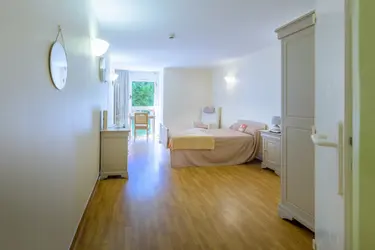 emeis-maison-de-retraite-la-cerisaie-chambre.png
