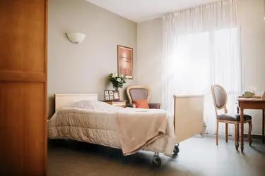 emeis-maison-de-retraite-le-vige-soubise-chambre