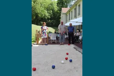 emeis maison de retraite vouziers terrain de petanque 2