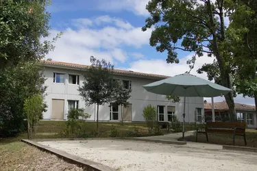 maison de retraite les chardons bleus terrain de petanque