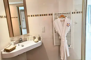 maison de retraite les jardins de pauline salle de bain