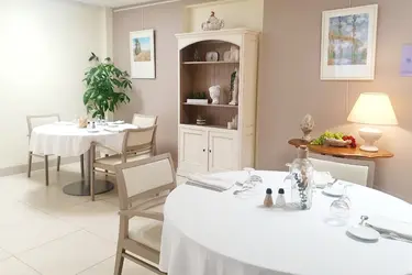 maison de retraite residence chateau de champlatreux salle a manger