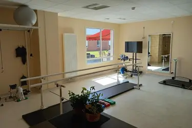 maisonderetraite lareinedespres salledekinesitherapie