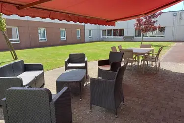 maisonderetraite lareinedespres terrasse